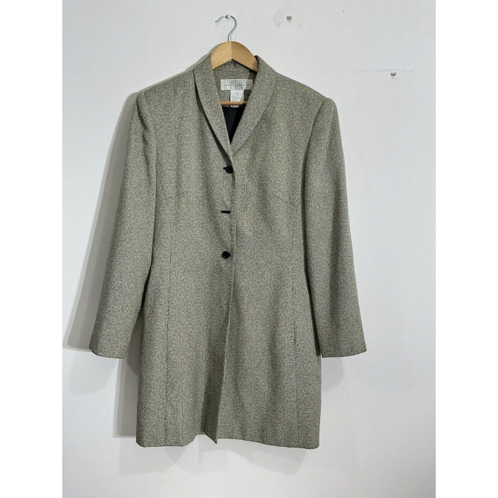Chic Women's Black and cream 2 piece suit with long jacket and skirt. - Picture 2 of 9